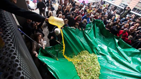 Alison Knowles: Make a Salad 1962/2012. A High Line Performance. Alison Knowles: Make a Salad 1962/2012. A High Line Performance.