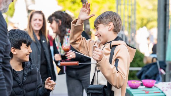 The Great Learning am StrassenKunstFest Yppenplatz The Great Learning am StrassenKunstFest Yppenplatz