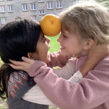 Filmstill Children's Games: Appelsindans