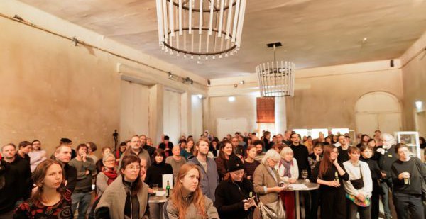 Plus: Fragen, Gespr&auml;che, Workshops, Vermittlung und vieles mehr